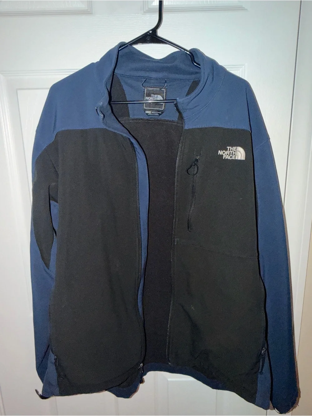 The North Face Style: Apex Bionic Full-Zip Softshell / Fleece-Lined Windbreaker